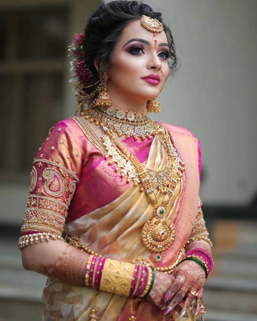Stunning Beige Soft Silk Weaving Saree