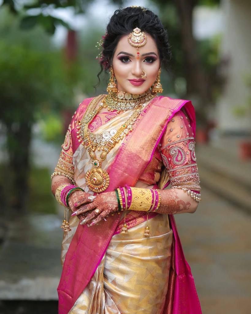 Stunning Beige Soft Silk Weaving Saree