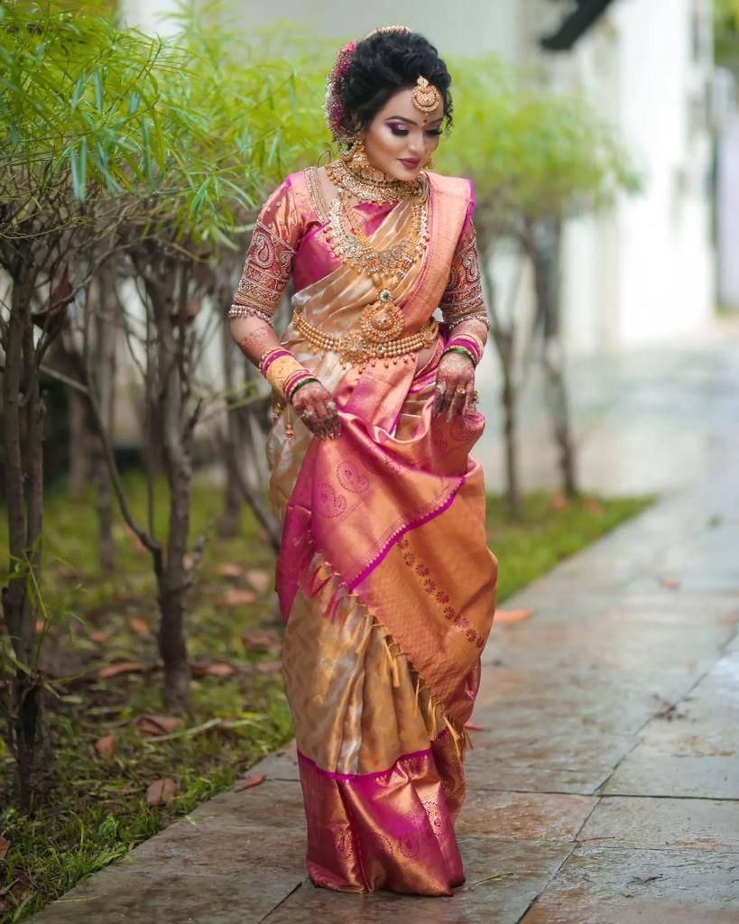 Stunning Beige Soft Silk Weaving Saree