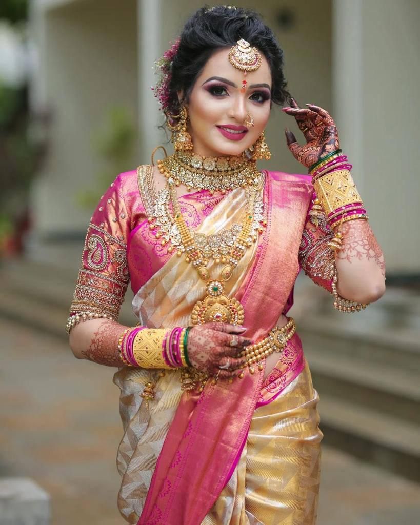Stunning Beige Soft Silk Weaving Saree