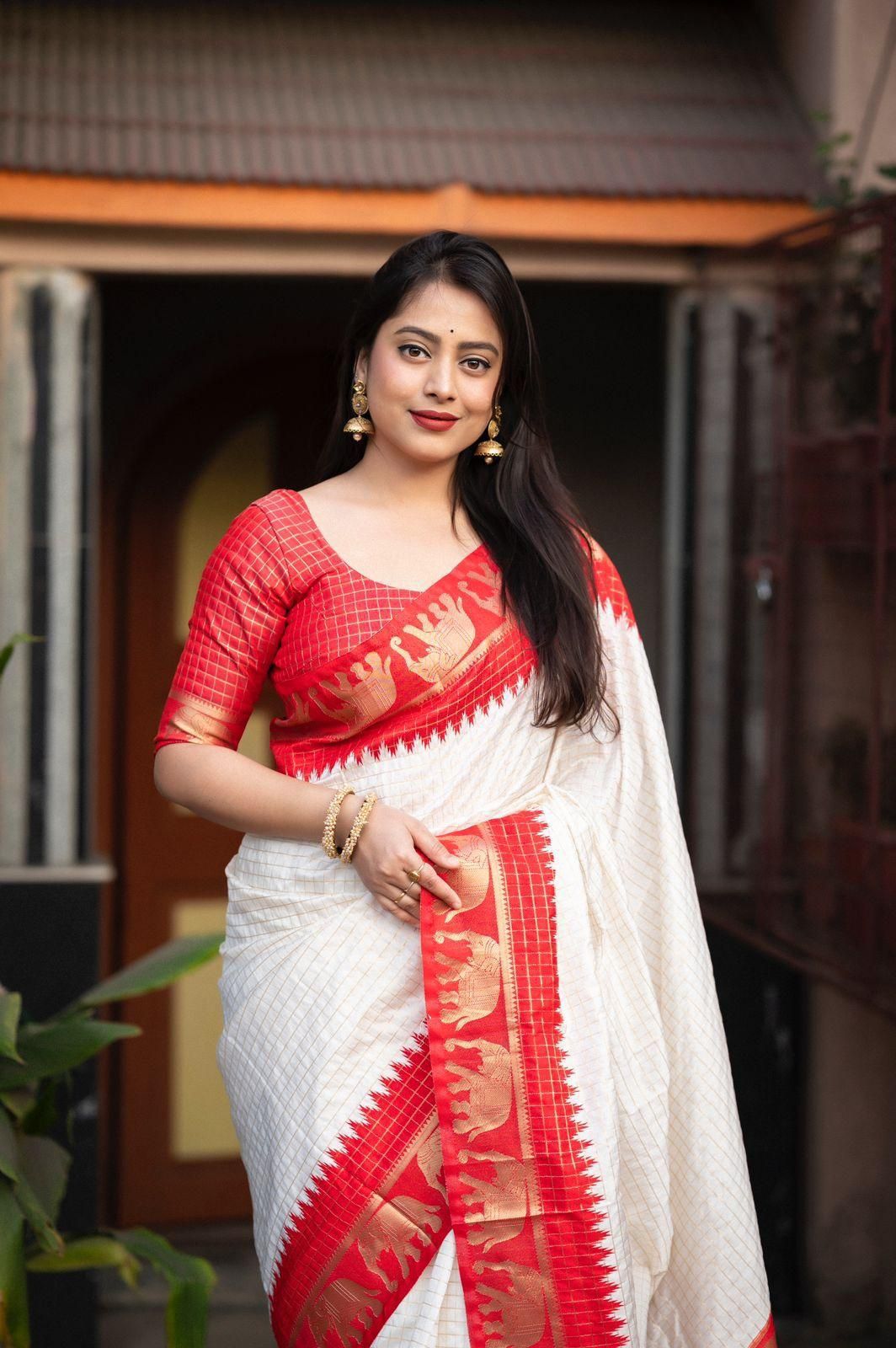 Graceful Bone White Soft Silk Weaving Saree