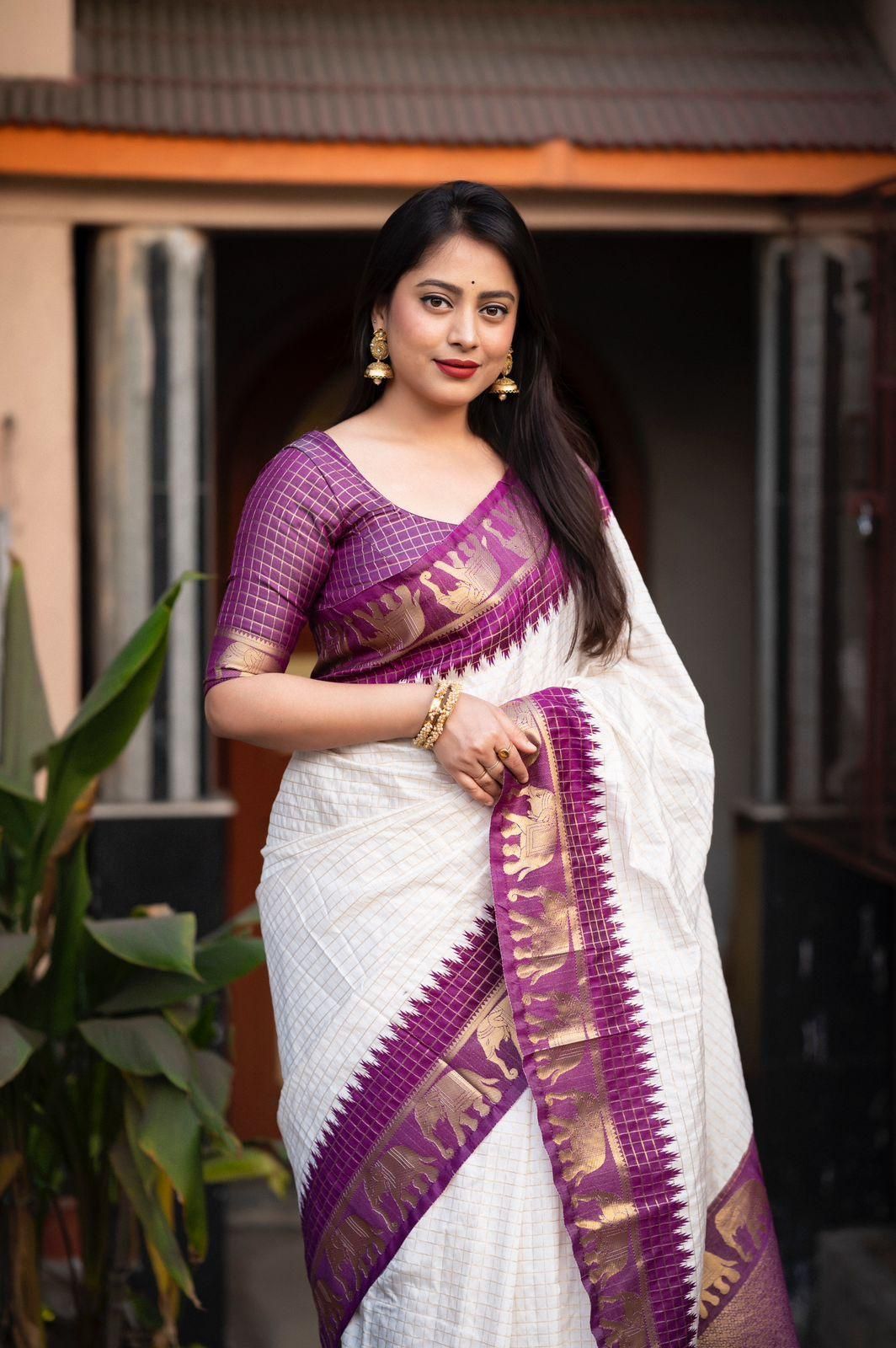 Pleasing Bone White Soft Silk Weaving Saree