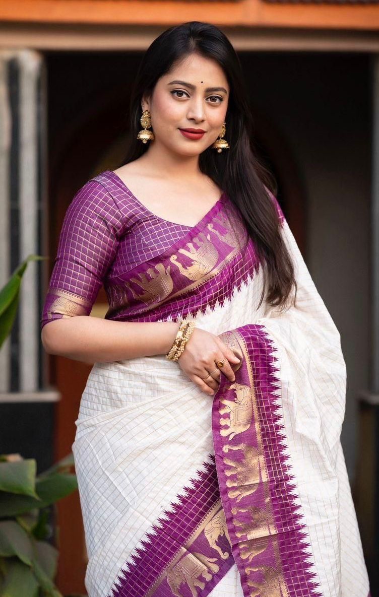 Pleasing Bone White Soft Silk Weaving Saree