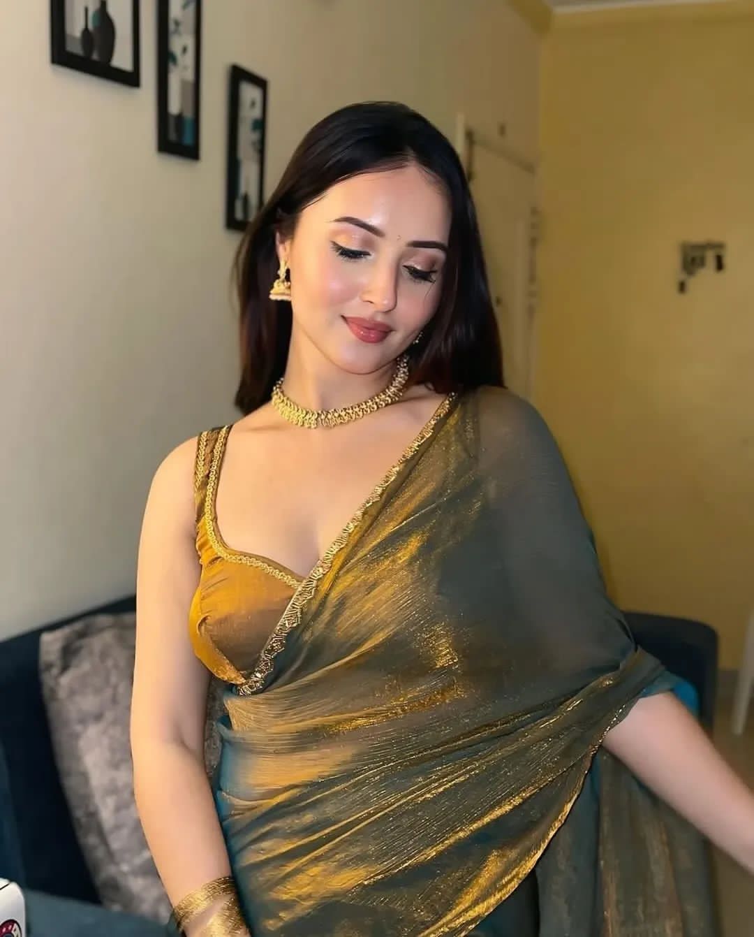 Graceful Green Fancy Silk Saree With Outstanding Blouse Piece