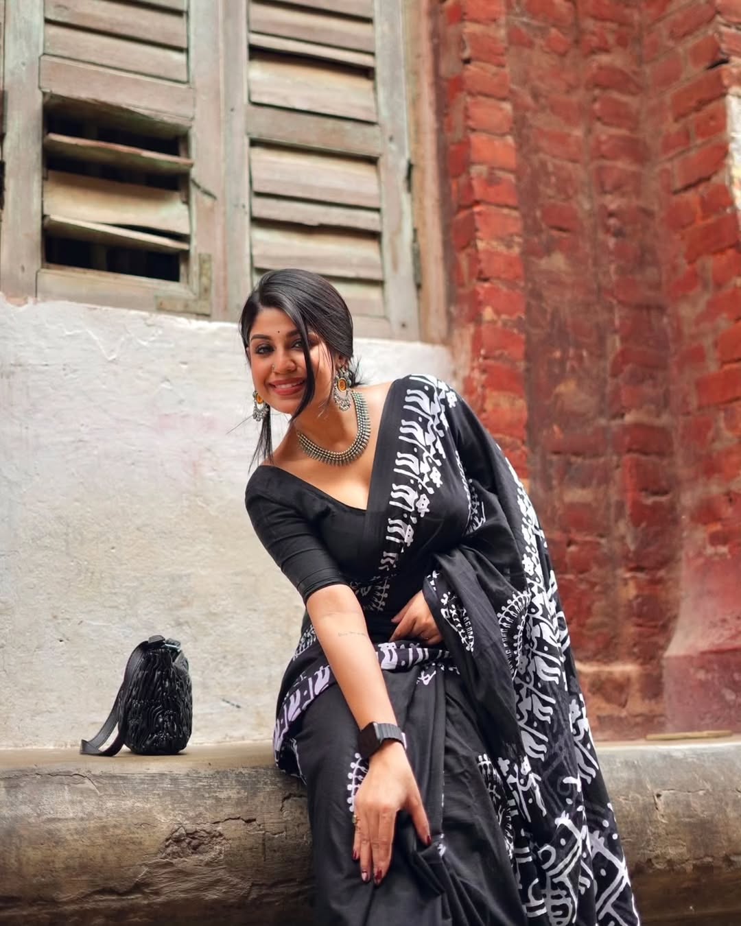 Blooming One Minute Ready To Wear Black Pure Soft Linen Silk Saree
