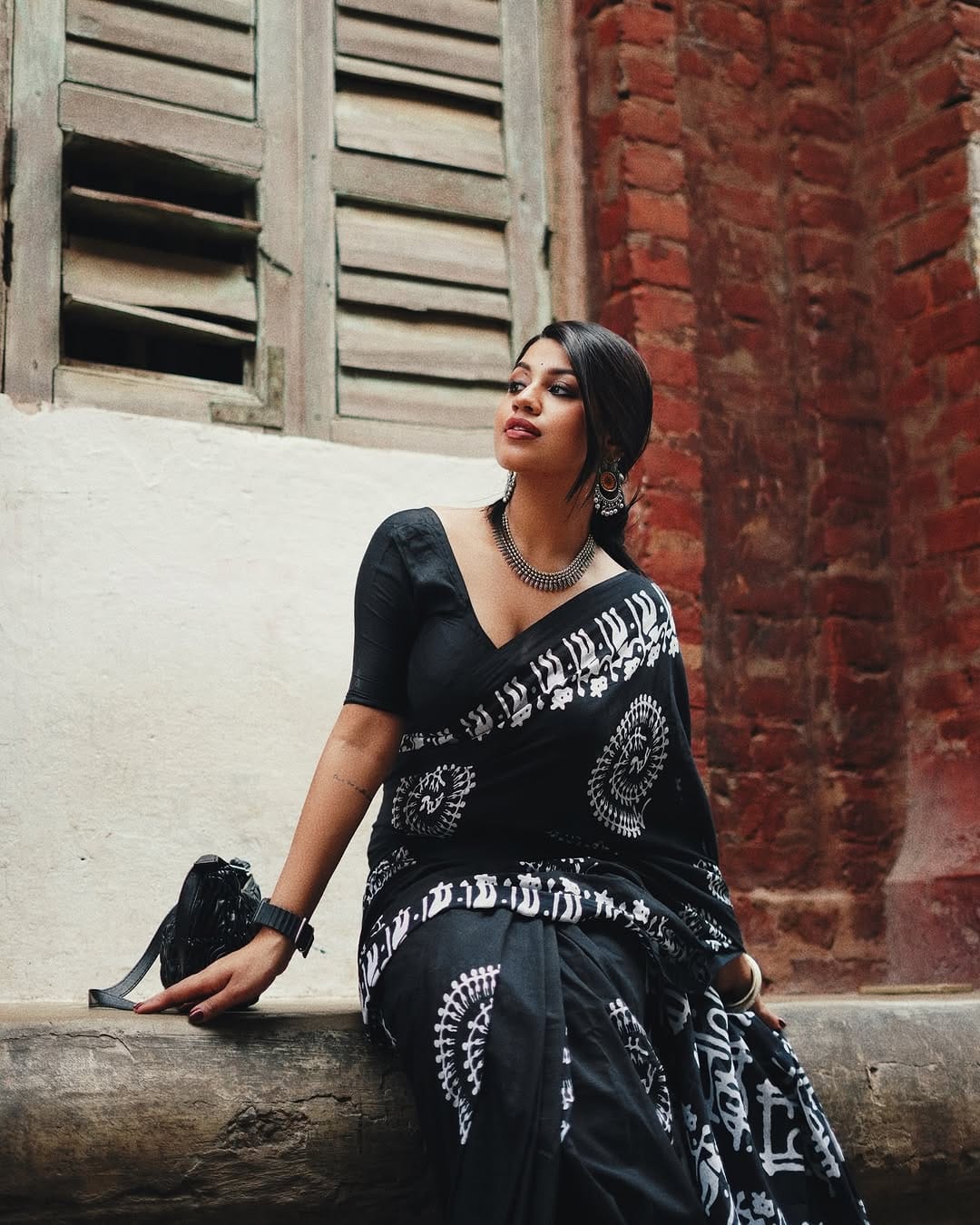 Blooming One Minute Ready To Wear Black Pure Soft Linen Silk Saree