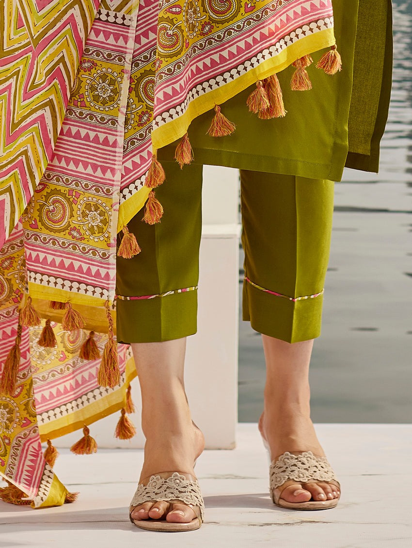 Intricate Mehandi Muslin Cotton Embroidery With Printed Border Suit Set