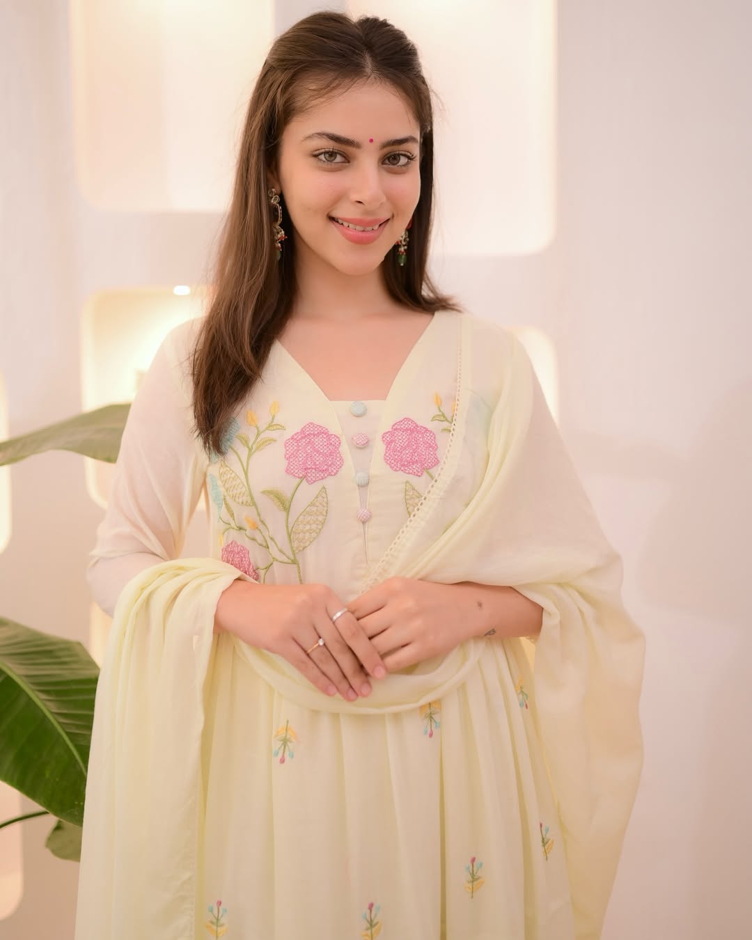 Off White Chanderi Embroidered Threadwork Suit Set