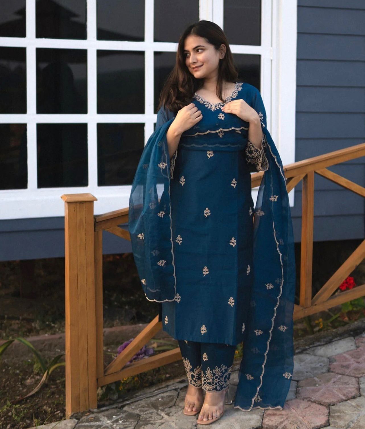 Tantalizing Navy Blue Roman Silk Embroidered Work Anarkali Suit Set