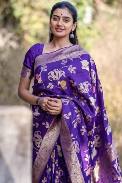 Exquisite Magenta Soft Silk Weaving Saree