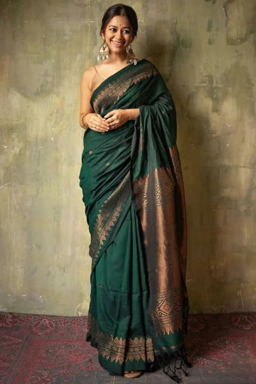 Luxurious Dark Green Soft Silk Weaving Saree
