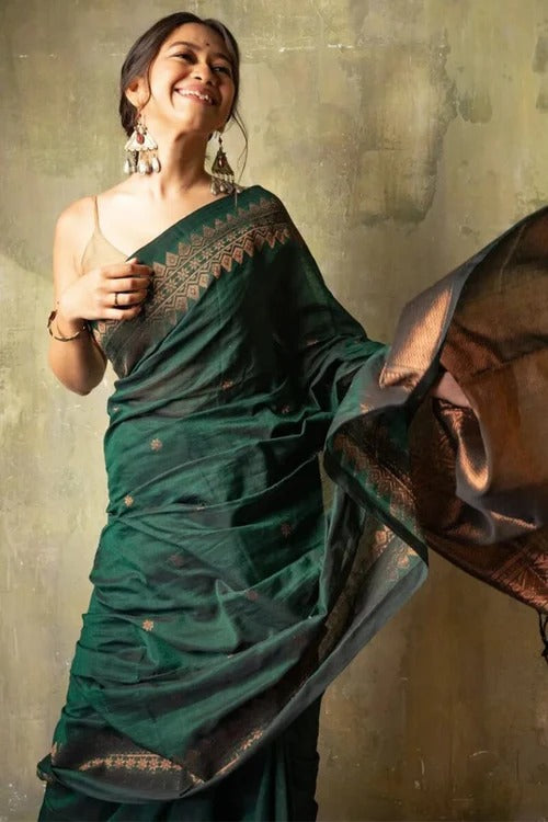 Luxurious Dark Green Soft Silk Weaving Saree