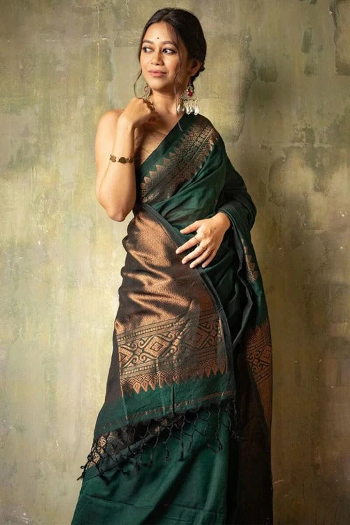Luxurious Dark Green Soft Silk Weaving Saree