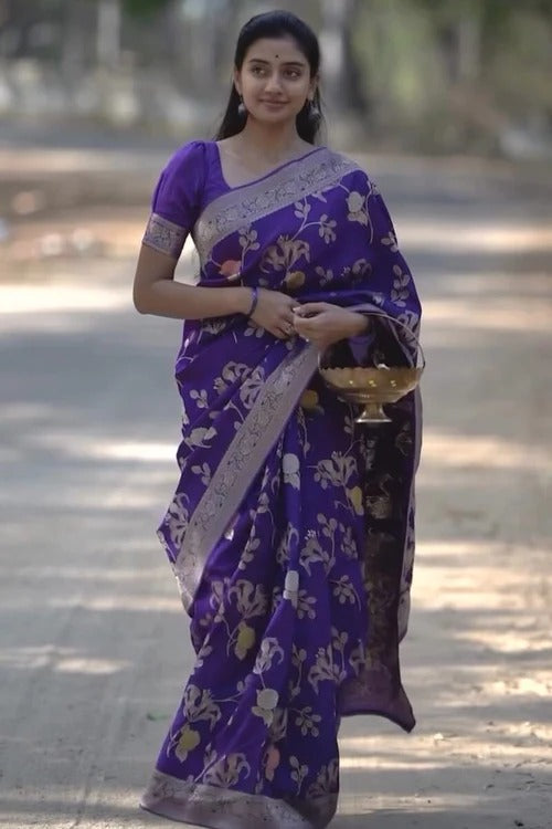 Exquisite Magenta Soft Silk Weaving Saree
