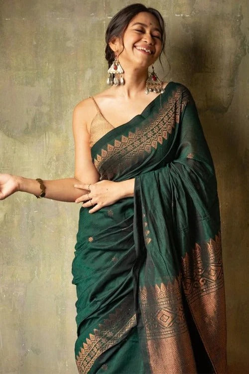 Luxurious Dark Green Soft Silk Weaving Saree