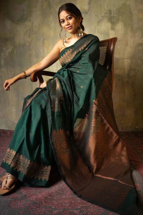 Luxurious Dark Green Soft Silk Weaving Saree